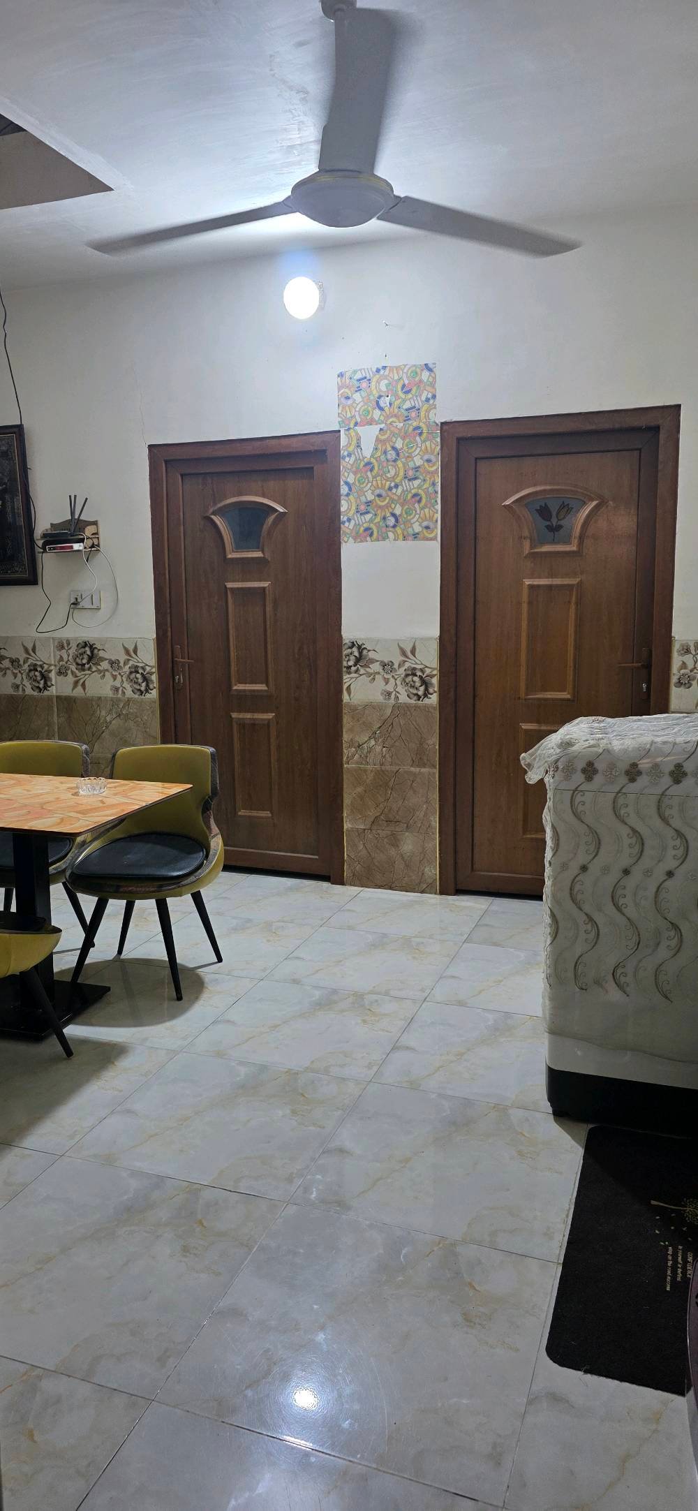 بيت 100م غرفتين نوم واستقبال صحيات معزولة منطقة مخدومه 
البيت طابق واحد قريب على جامعة فريحه قرب شركة الرنا 
يبعد عن شارع الزوار 50متر 
ينفع حسينية او سكن منطقه هادئه 
اكثرها حسينيات 
السعر 70قابل للتفاوض
تگدر تذكرلنا بالضبط المنطقة/المحلة شنو اسمها، وأقرب نقطة دلالة غير جامعة فريحه وشركة الرنا؟: 
جامعة كربلاء طريق طوريج كربلاء 
السند شنو نوعه؟ وهل البيت ملك صرف وجاهز للتمليك/التحويل لو أكو أي ملاحظة قانونية؟: 
سند 25
تحب البيع يكون مباشر لو عن طريق مكتب عقارات؟ والسعر 70 مليون شكد قابل للنزول؟: 
السعر النهائي 65
