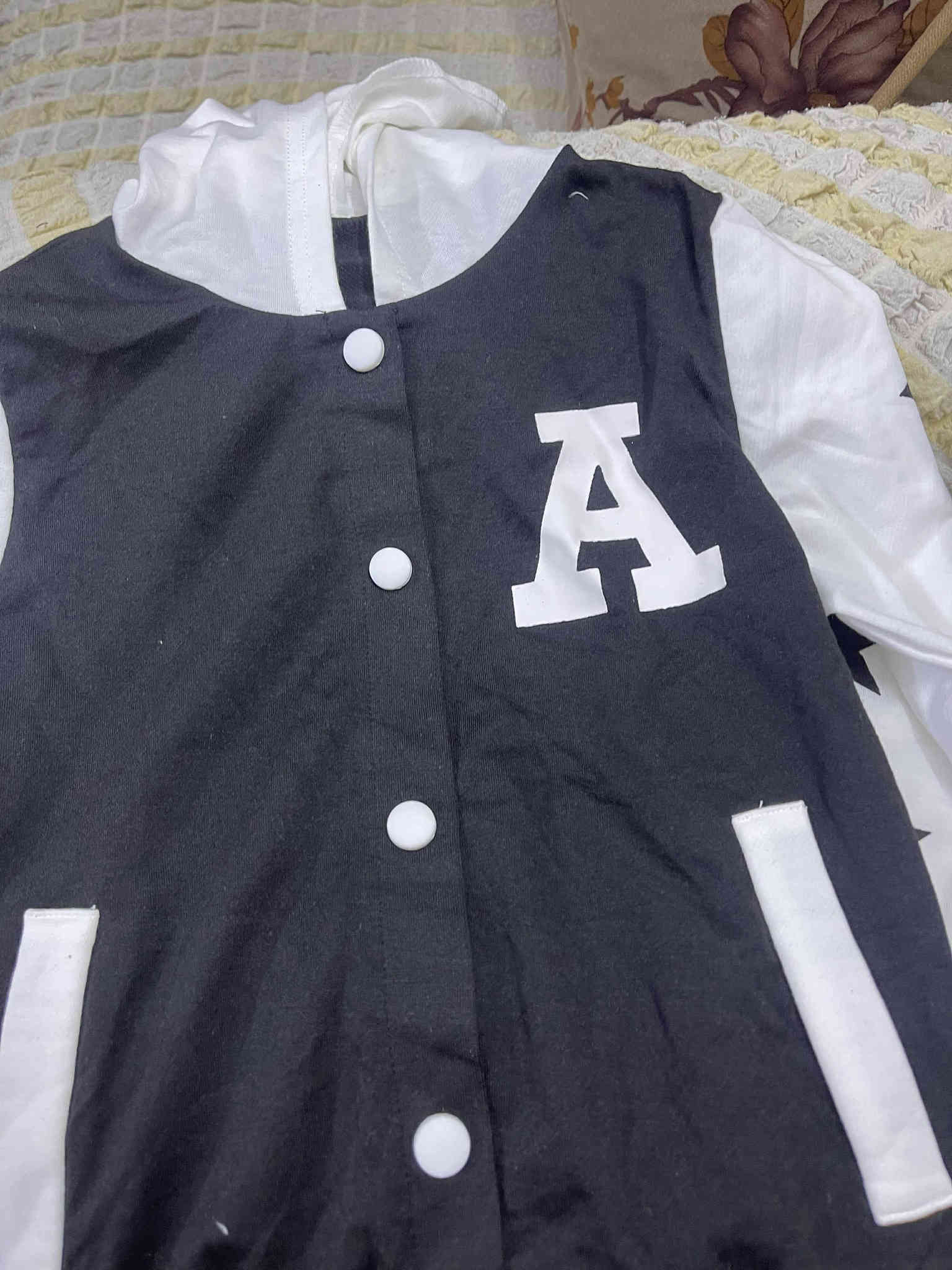 السلام عليكم ملابس شي أن اطفال تقريب 90قطعه شتوي
اريد لقطعه بلفين دينار كلش حلوات وقياساتهن من سنه وسنتين وتلث سنوات مكان بغداد 
رقم الهاتف ***********
