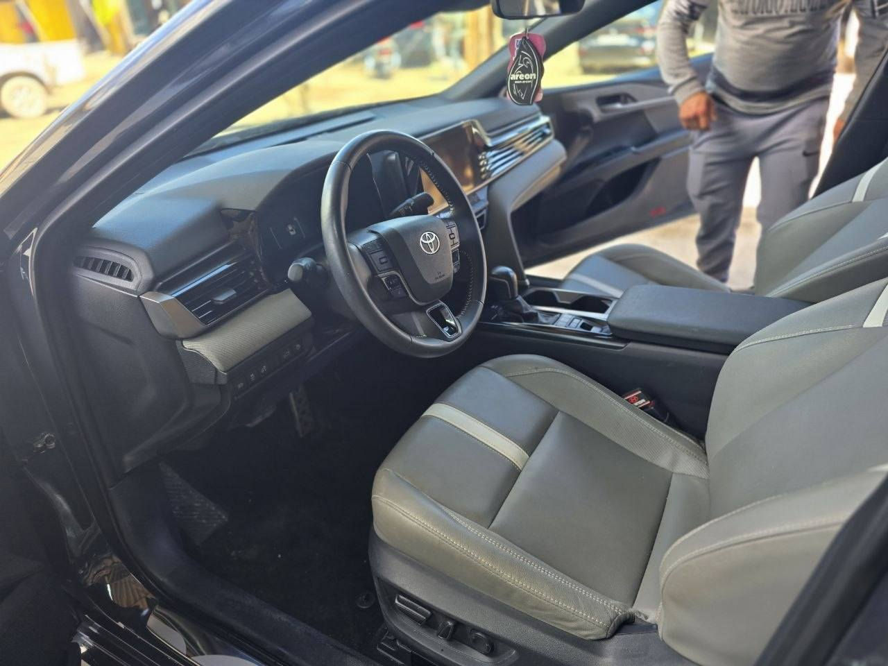 كامري موديل 2025 رقم بغداد لو بسمي. صبغ جاملغ بنيد مكاني سامره الأستفسار ***********  لون سمنتي طوخ موصفات se بصمه كشن جلد تدفئه تبريد قطعتين تبريد
