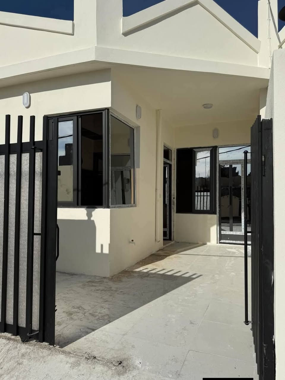 #أعلان (2951)

#دار #للبيع  🏠  بناء صفر موقع ممتاز فول نظام دكت على شارع عريض طابق واحد مربع
#نوع_الملك :-  طابو ملك صرف 
#المساحة :- دار  100 متر مربع على شارع 20
 
#الواجه :- دار 10 متر
#نوع #العقار :-  بأسم شخص واحد 
#محتويات :- دار غرفتين نوم +هول+استقبال+مطبخ+صحيات+درج خارجي
#الموقع :- حي الوحده قرب جامع الوحده

#السعر :-  دار 85 مليون بي مجال بي مؤجر 250الف
للإستفسار 
***********📞 ***********واتساب
نتشرف بزيارتكم ونستقبل كافة عروض التجاريه والسكنيه في كافة مناطق كركوك
