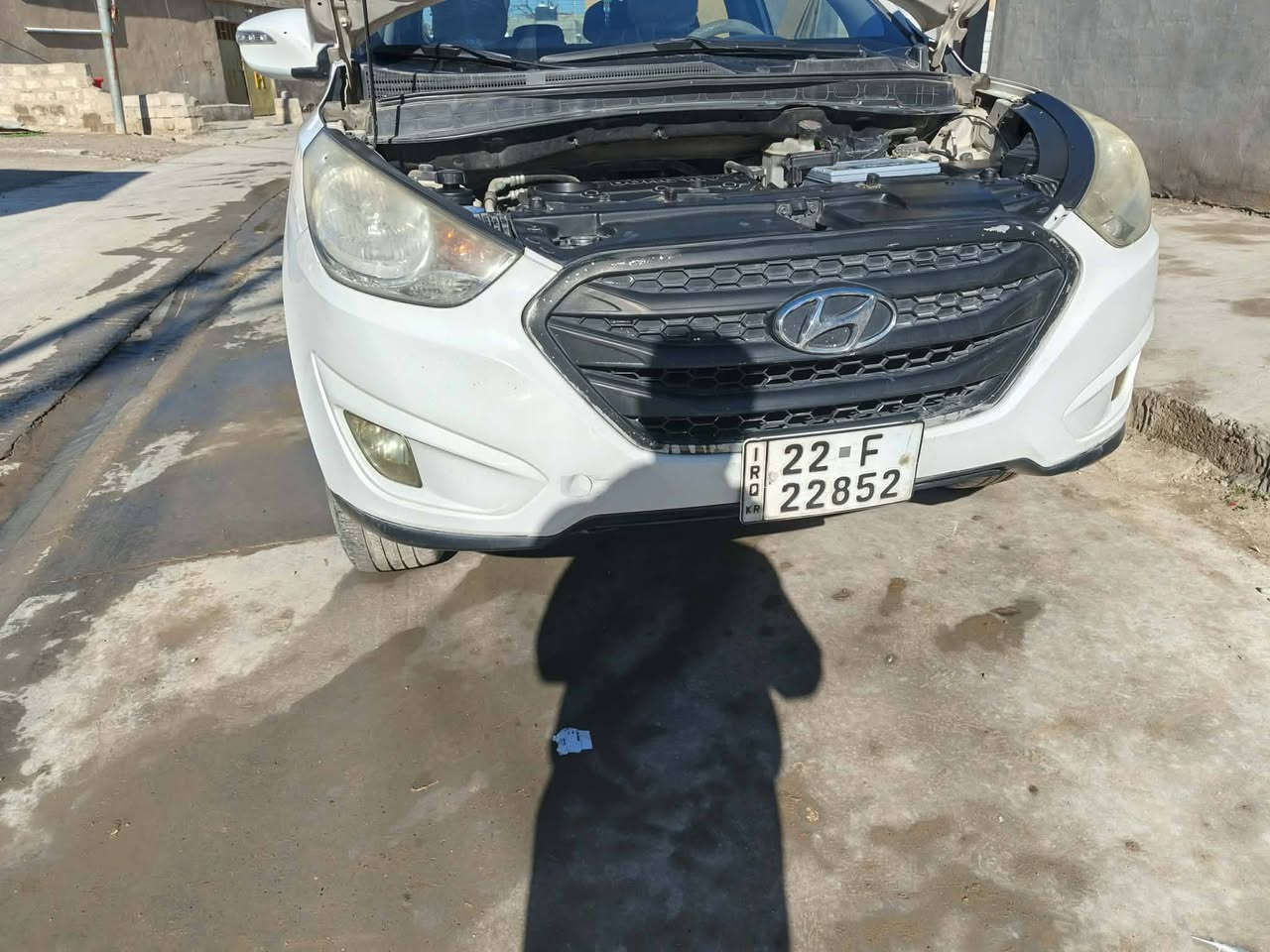 السلام عليكم 👋🏼
هونداي توكسن ✨
موديل : 2012
لون : ابيض 
محرك : 2000 دوش 
شرط الكير والمحرك 
رقم اربيل مسطرة ( 22 ) .
رقم وهزة وسنوية جديدة 
شرط الوكالة والتحويل 
سيارة حيل نضيفة مال جناي 
شرط بدون حادث وبدون دواخل 🤚🏽 
❗بيها فقط ( نص ) باب نفر صبغ رش!!
+ ( 3 ) مكانات بارد بدون دواخل . 
♦️ ألسعر 142$ وبيها مجال للطيبين ✅

📌 للأستفسار : *********** اسيا 
                       *********** كورك
