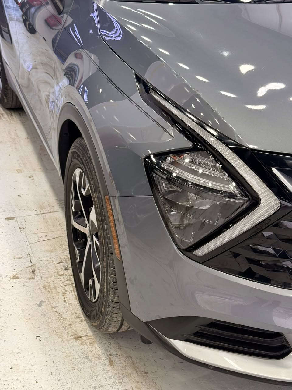 السلام عليكم ….
سبورتج واريد امريكي x large 
موديل 2023
مواصفات اقل من الفول فقط بدون بنوراما
رادار اماي وجانبي وخلفي 
شاشه كبيرة 
ماشيه 72الف كيلو 
رقمي بغداد السياره باسمي 
*********** ممتواجد ع فيس بك 
ملاحضه السياره نقصهة فقط الرادار الخلفي يرادله برمجه تصليح الحادث دبي، 
السياره بيهة تكحيلات بسيطه بالدعامية الخلفية والامامية 
واكو مكان طلقه بالقماره مكحله
السعر 21$ وبي مجال
