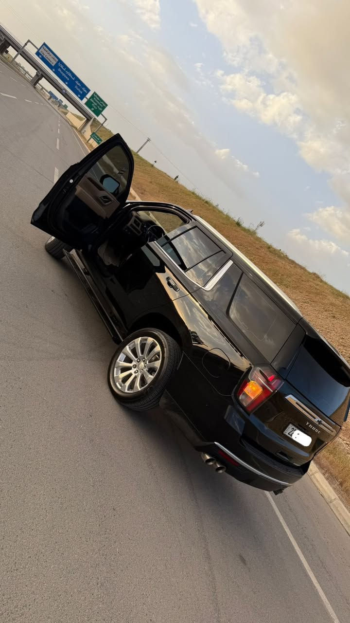 تاهو برمير ام علامة سوده ضواء القمر 2023
وكالة المنصور خليجي 
ماشيه (90000km)
بيها pdr كلش بسيط بخشم البنيد ودعامية مبدلة ومصبوغة 
وكازكيت فقط لا غير  مبدل في شركة منصور  وسيرفسها. كله بل شركة وتخم تاير جديد         رقم اربيل ***********
