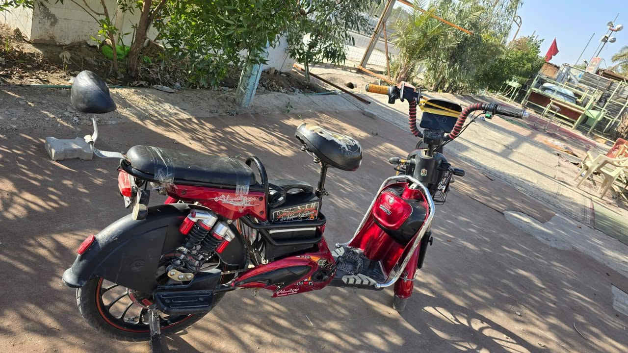 دراجة شحن للبيع 

مواصفاتها 

بلوتوث
5 بطاريات ليثيوم
دراجة نضيفة 
سرعته 60 حقيقي 
تمشيك بلشحنة الوحدة 35km
حجم 20
اي عطل مابيه
شاصيه قوي وثقيل

السعر 300 الف 
مكاني نجف ماعندي توصيل 
وبيه مجال للطيبين

*********** الإتصال والاستفسار
