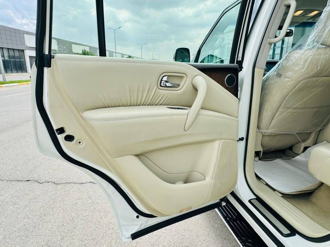 انفنتي 2014 QX80 رقم سليمانيه
مواصفات 
محرك V8 5600 
كير 7سرع 
جنطه كهرباء 
كشانه جلد + حركه كهربائيه 
رادار جميع الجهات مع توقف ذاتي مع نقاط عميه 
لايت زينون 
ثلاجه 
تبريد ثلاث قطع منفصل 
تشغيل عن بعد 
جميع الزجاج اوتو 
وبعد بيه هواي مواصفات 
كير ومحرك بشرط 
تخم تاير كوري 
عداد المسافه 135 الف 
لسياره عليه ادامه كامله نوزلات وقاعده فيتبم وبلكات ومجاول كله جديد 
لسياره كفاله عامه من صبغ وبارد وشخط 
*********** وتساب 
*********** وتساب 
مكانه فلوجه او اربيل 
سعر 218 ورقه وبيه مجال
