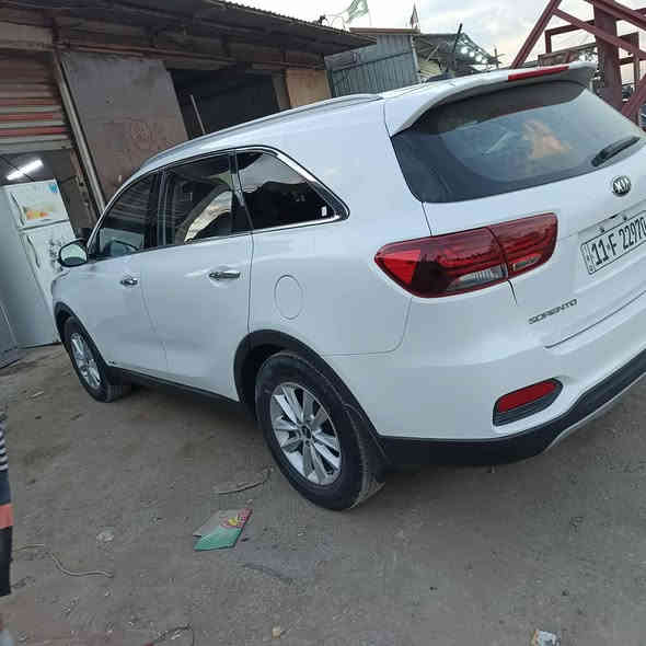 السلام عليكم 
للبيع 
كيا سورنتو موديل 2019
وارد امريكي 
حادث بنيد ودعامية فقط تبديل بدون ارباكات وراديترات كلة بلادي 
ماشية 118،000كم
محرك 4 سلندر GDI
رقم بغداد باسمي تحويل ثاني يوم 
سيارة مكفولة من  كلشي 
كير محرك على حاله الشركة 
مواصفات ،
كشنات جلد 
كشنات تدفئة 
7 راكب
ليد نهاري 
شاشة وسطية 
بصمة تشغيل 
مانع انزلاق ESP
قطعتين تبريد
وبعد مواصفات معروفة  
 
سيارة مكفولة من كلشي 
للاستفسار 
***********
***********
               السعر (190)
وبيه مجال
