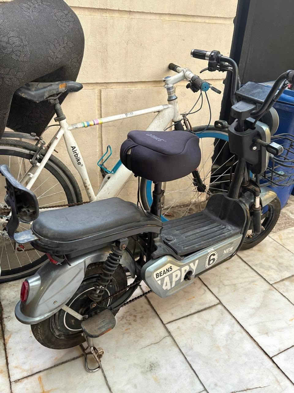 لسلام عليكم دراجه شحن حجم 14 يرادلها بس بطاريات سعر75 الف وبيها مجال  مكاني بغداد كم ساره رقمي***********
