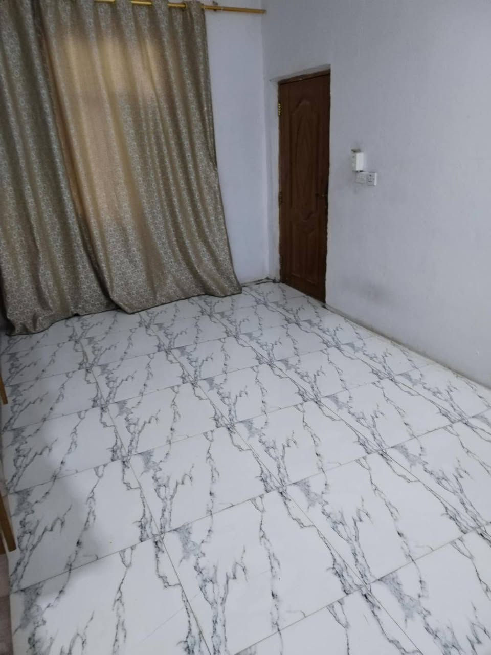 بيت زراعي للبيع مساحة 250متر بناء كامل
يتكون من غرفتين مطبخ صحيات داخليه وخارجيه 
المكان منطقة البوحسين نزلة ام الهوش الجديده
سعره 58 وبي مجال بسيط الشراي يجي خاص انطي الرقم


**إذا كنت صاحب هذا الإعلان وتريد حذفه لأي سبب، رجاءا أرسل رسالة إلى الدعم الفني**