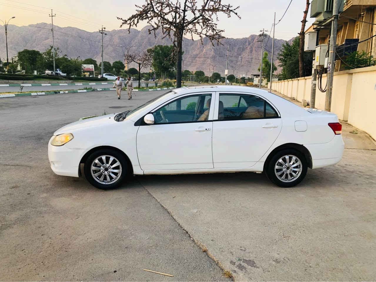 هەرزانترین نرخ
$31 کۆتایی     رانیە        *********** ڤایبەر و واتس ئاپی لەسەرە
بی وای دی مۆدێل 2013 گێر و مەکینە بیلادی 
دەبڵ گێر تۆماتیک و تەرح تەبرید سارد و گەرم لەسەر سویچ
سەنەوی ئەسڵی بغدای لەگەڵە ئەوەلیات و حاسیبە بەشەرت
سەیارەکە فول ماسەفاتە بەسمەیە دەرگا بەسمەیە سنوق بەسمەیە سڵایتە کوشن جڵدە چوار جام کارەبایە قوفڵ مەرکەزی و کۆنتڕۆڵە ویلکەپی بیلادیە تەرجیل CD 
سەیارەکە پێش و پشتی کەپسە هیچ داعم و لێدراوی پێوەنیە 
کامل کارەبای و ناو چێچەکانی ئیش ئەکا رانية, السليمانية
