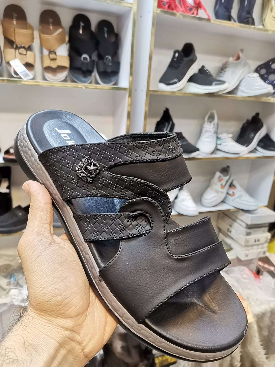 موسم العيد ويانه لطيف ومميز شحاطه طبي جلد قياسات
41 42 43 44 45 46 والأسعار مناسبه جدا واتساب للحجز ***********او
