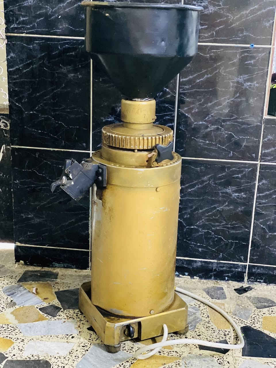 السلام عليكم مطحنة قهوة اردنية للبيع زكي نصر افضل صناعة بالاردن  شغاله مابيه اي شي نقص للستفسار اتصال ع رقم *********** واتس اب
