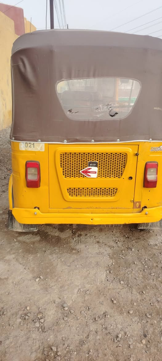 السلام عليكم تكتك موديل ٢١ شهر 9 تكتك محرك مشروك
وبيها صبغ تكتك 
سعر 6900
 وبيها مجال مكاني اشعب لاتصال 
***********
