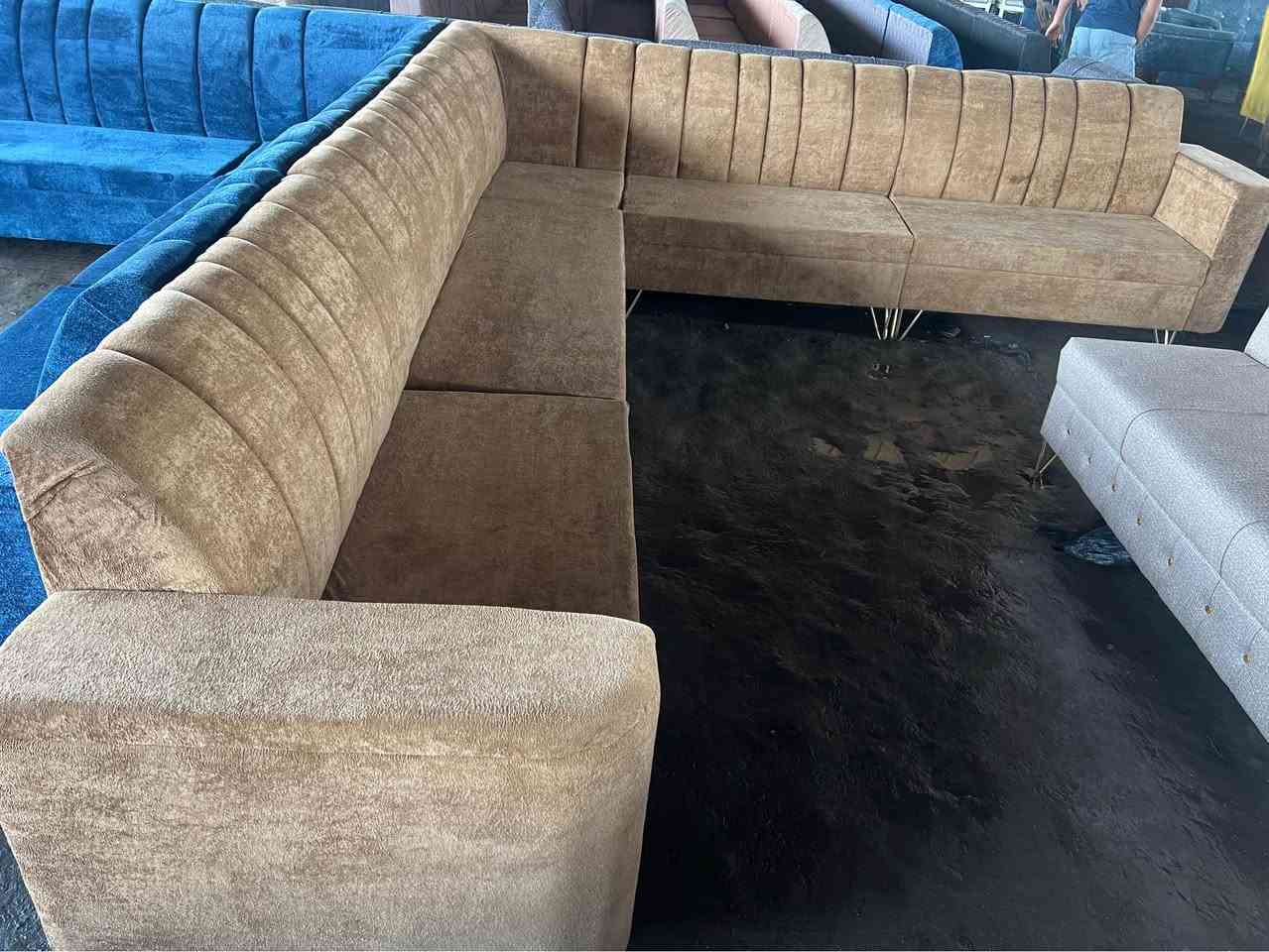 ديوان عشر مقاعد 
سبعة امتار اله ربع شرط الفحص قاعدة جوانب بلوك اسود
السعر 300
مراوس هم موجود العنوان بغداد نهضة
***********
متواجد واتساب بغداد, العراق
