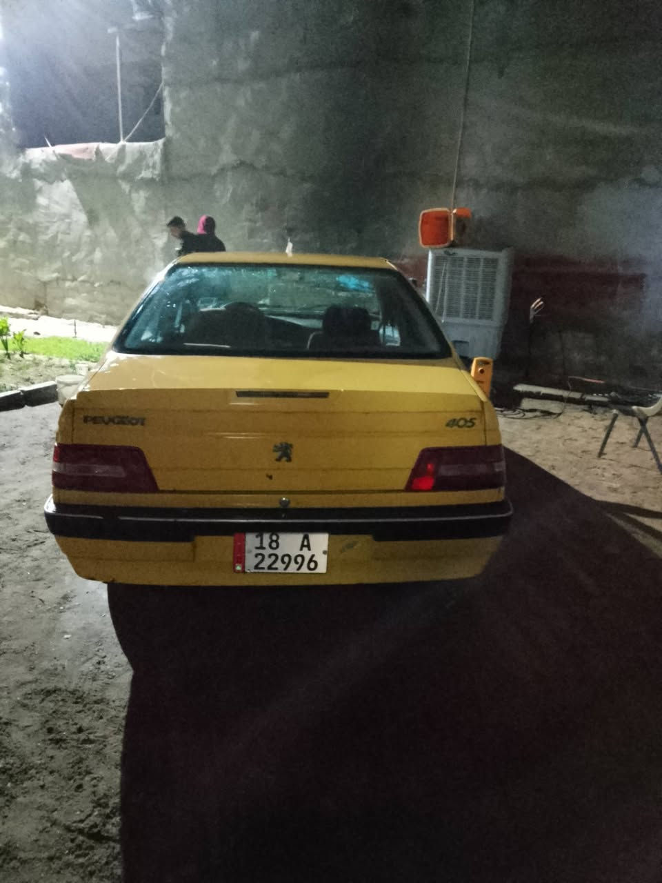 سلام عليكم بيجو 405 مديل 2013  بسمي رقم نكليزي مصفره هيه او غرامات مكينه او كير صار شهر من شادهن. السعر 33او بيه مجال. او مراوس حسب القناعه مكاني كربلاء. ***********.
