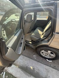 سلام  عليكم. سياره جيب للبيع سياره نضيفه مكينه 6سلندر كير جديد. تخم تي...