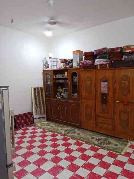 بيت للبيع من صاحب الملك نفسه الشراي احوله اله
 المساحة / 160 متر 
نوع الطابو / ملك صرف
سنة البناء / 2024 البناء بلوك الشلامجة بناء حديث والبيت ركن
طابق واحد
يحتوي على استقبال ومطبخ وصاله وغرفتين نوم وكراج وصحيات داخلية وخارجية
العنوان / البصرة . التنومة . حي الجامعة . نهاية شارع سيد عواد
السعر / 225 مليون وبي مجال
باقي التفاصيل خاص او واتساب فقط 
***********
