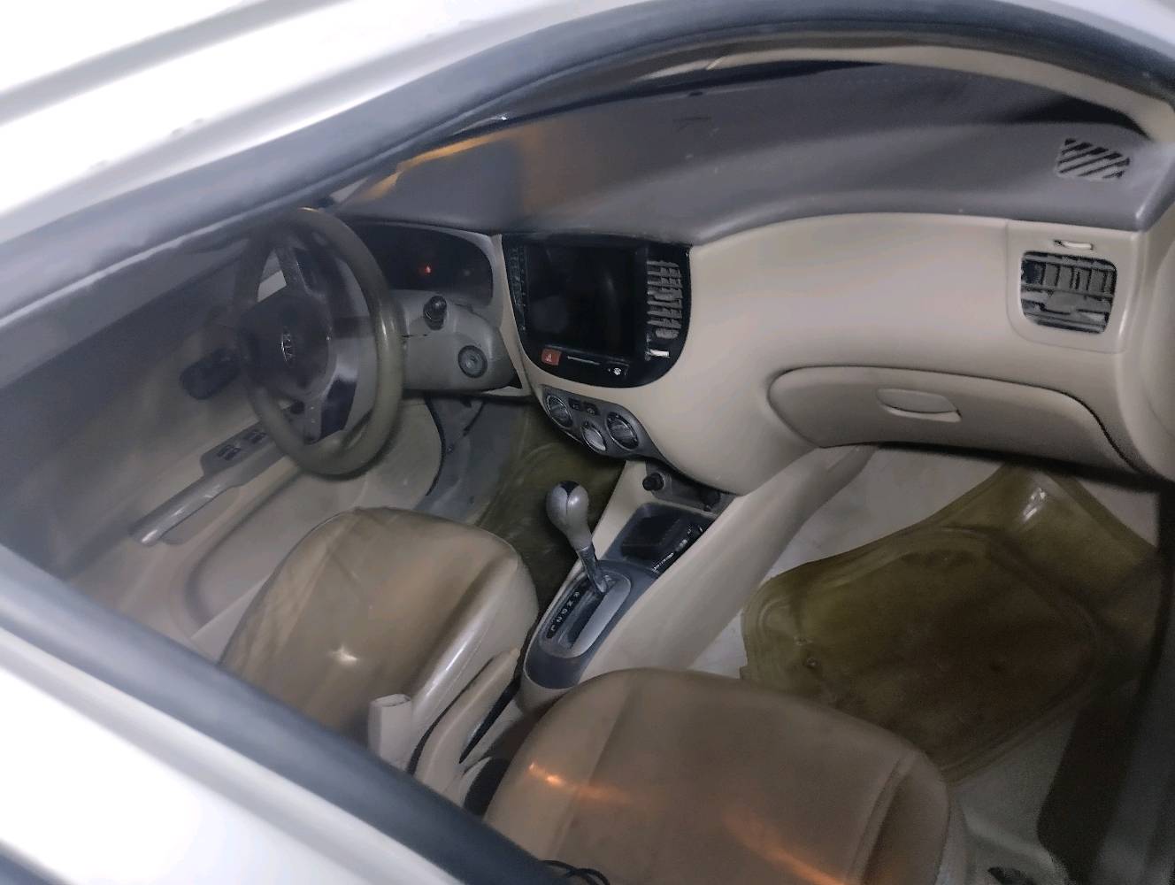 سياره كيه ريو كيرها كايم بيهه ضربه بالصندوك جاملغ مبدل بصرة تحويل تبريد ثلج السعر 68 ورقة و بيهه مجال بسيط