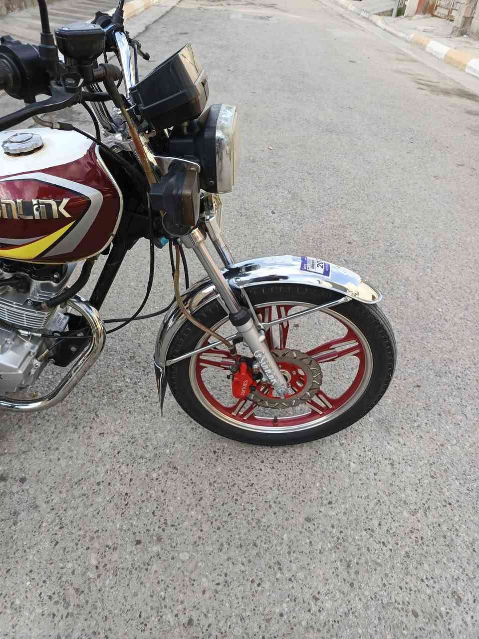 سولنك موديل 23 دراجه جديده معنى الكلمه جاهزه من كلشي ومكفوله كفاله عامه دراجه مال جناي؟؟  تراي ومعدل متشاقه صالنصه جعره كهربائيّات كله شغاله محرك مكفول شركه... العنوان فلوجه شهداء.. السعر 700...... ***********
