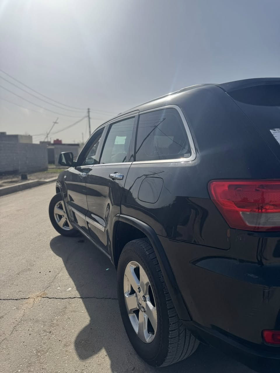 السلام عليكم 
جيب كراند شيروكي -خليجي-لمتدد
فول مواصفات
فتحه 
ستيرن هيتر
كشنانً تدفئه  امامي -خلفي
حساس امامي خلفي 
جنطه كهربائيه
شاشه كبيره خلفيه 
كشنات جلد 
كامره خلفيه 
سته سلندر 3600
بدون حادث -فقط صبغ بنيد مامفتوح 
الك فحص وين م تريد 
الاستفسار ***********
