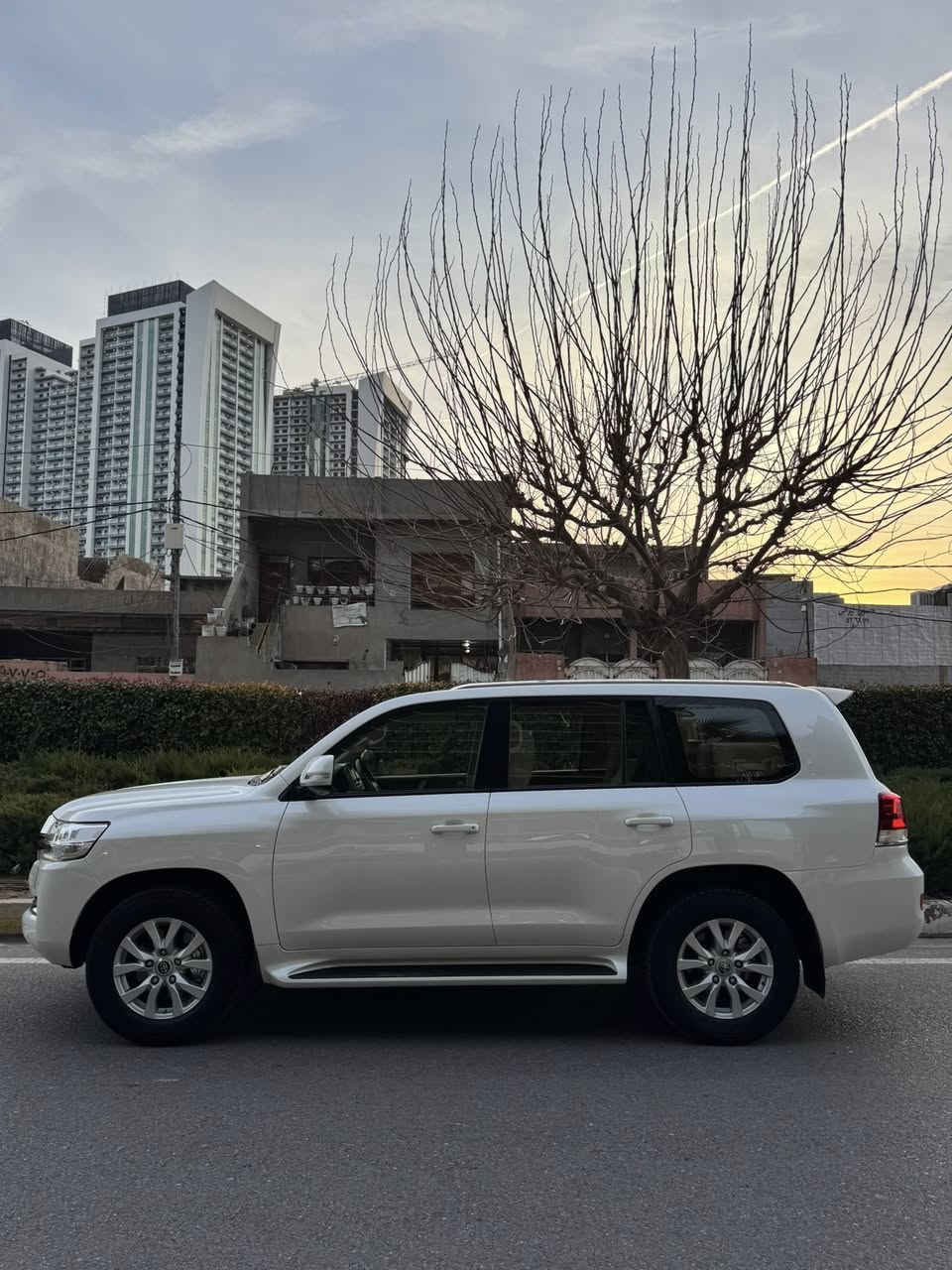 لاندكروز 2021 🇯🇵
ماشي 74 الف مكفولة فقط دعامية صبغ 

السيارة حلوة ونظيفة مناقصها شي 

رقم اربيل وب اسمي 

للاستفسار 

*********** واتس اب
