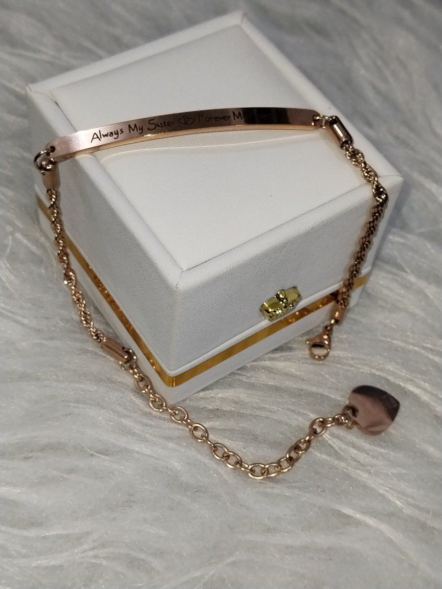 نحاس اصلي لون ثابث مدا لعمر 😍 يوجد توصيل


**إذا كنت صاحب هذا الإعلان وتريد حذفه لأي سبب، رجاءا أرسل رسالة إلى الدعم الفني**