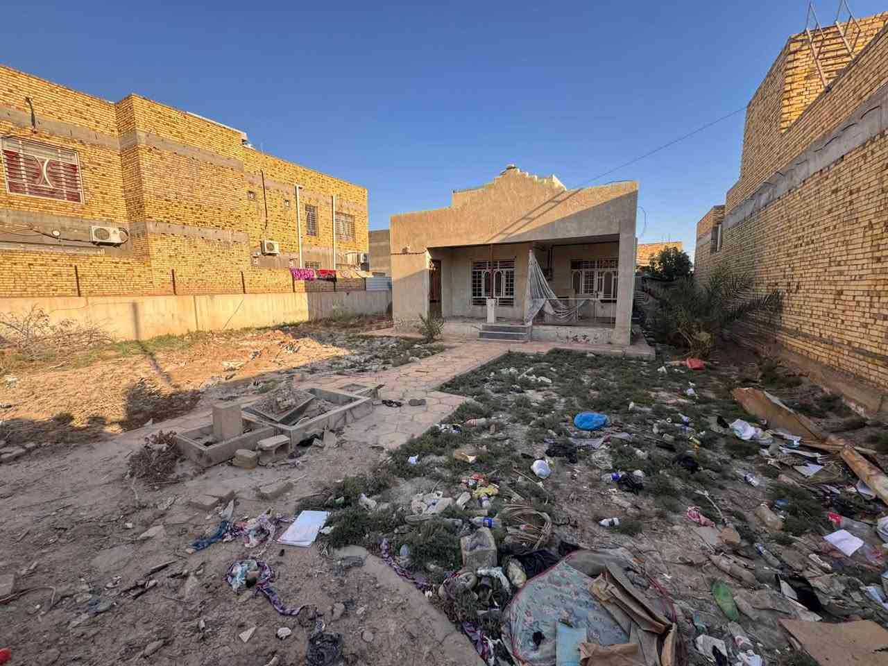 قطعه لبيع مساحة 750 وياهه بيت قرب الاستداره الحاده سند 25 على السده مال دور النفط
كامل خدمات ومنطقه هادئه

***********
