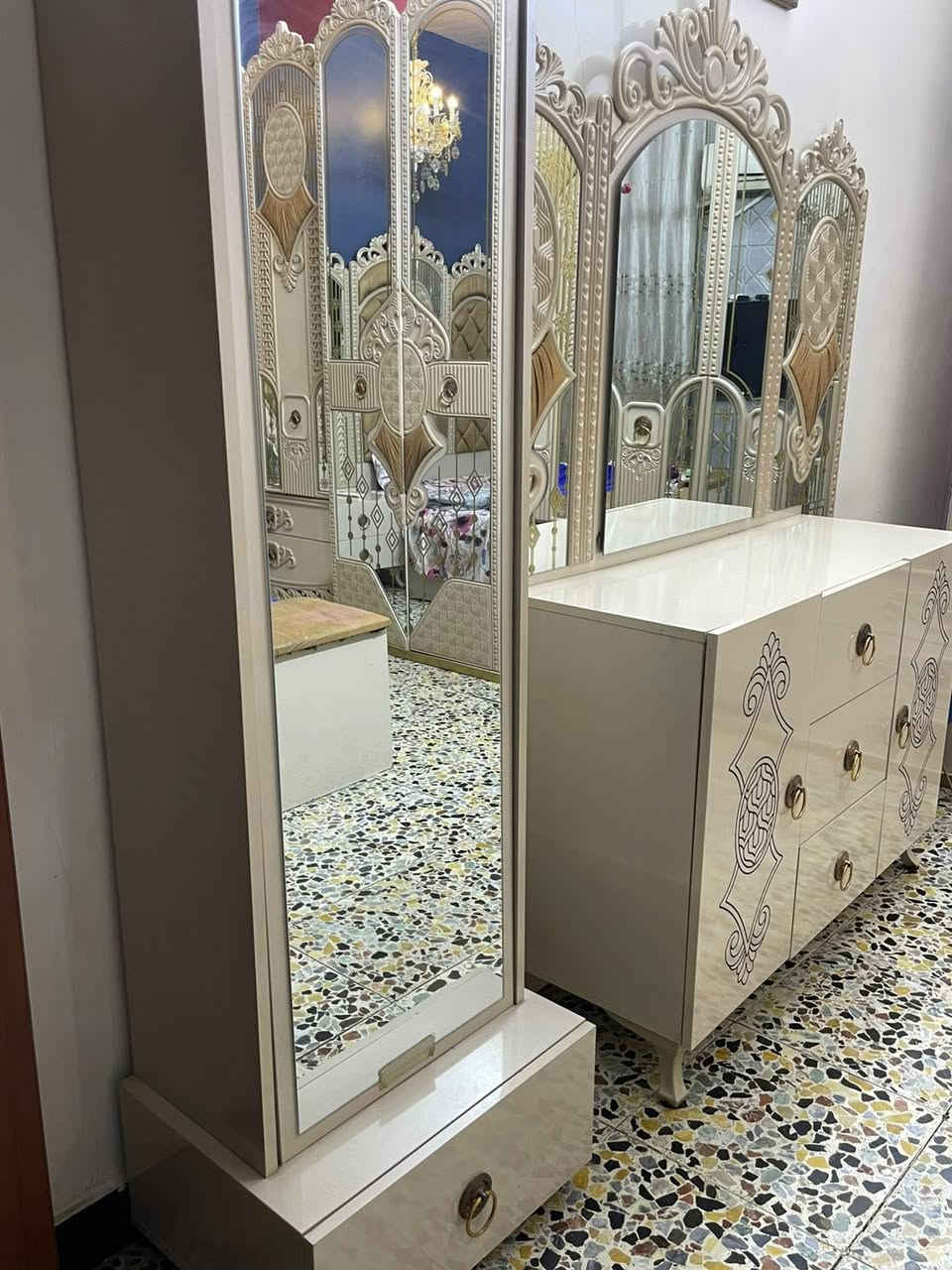 السلام عليكم اغراض بيت مستخدم نضافته 90 بالمسه الغرفه مصار 8 اشهر من اخذناها من هوم سنتر اسعار مناسبه غير متواجده عالفيس رقم الموبايل ‭***********‬
