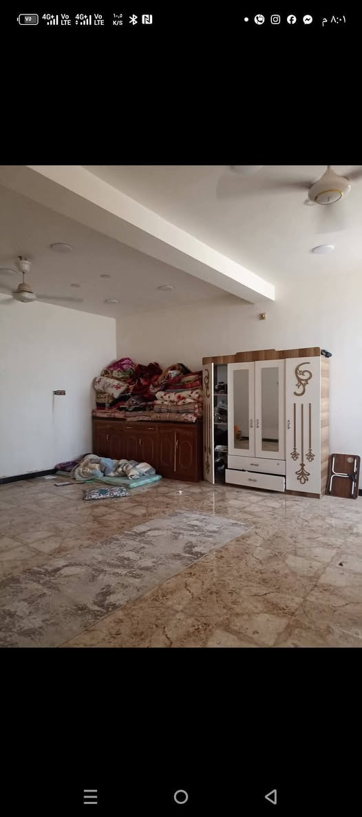 السلام عليكم ورحمه الله وبركاته 
اخوان دار سكني البيع 
المساحه 125متر 
لواجه 6وربع 
النزال 20
البيت قاطين يحتوي على أسواق 
رقم القطعة 30924
العنوان قرب الشهيد رائد
السعر 105مليون وبي مجال 
‏‪***********‬‏
