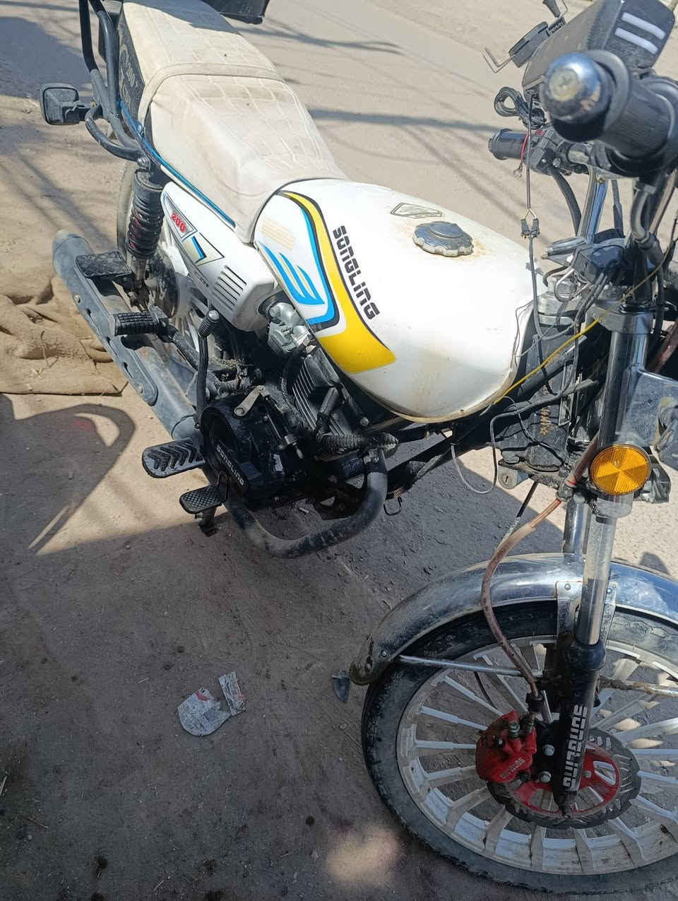 سلام عليكم 
دراجه سونك موديل 2026 محرك 200 دراجه جديده 
ب 800 وبيها مجال وياها هديه المسجل والصندوك مال دلفري 
مكاني يم الجزيره السياحية 

رقمي واتساب واتصال ***********
