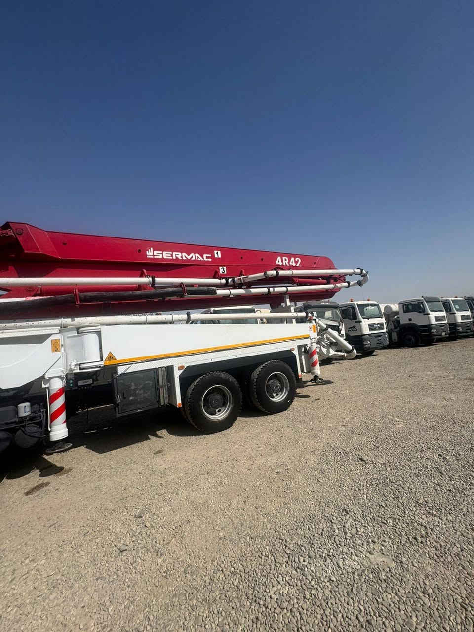 سلام عليكم 
بم موديل 2006
جهاز 2006
جهاز إيطالي 
غراضه كله شوينك
42متر دبل مضخه 
شوط طويل 
شرط تحويل 
سيارة جهاز نفس موديل جهاز ما بي فطر ولا كسر 
اتصال على أرقام التالية ***********
***********
***********
