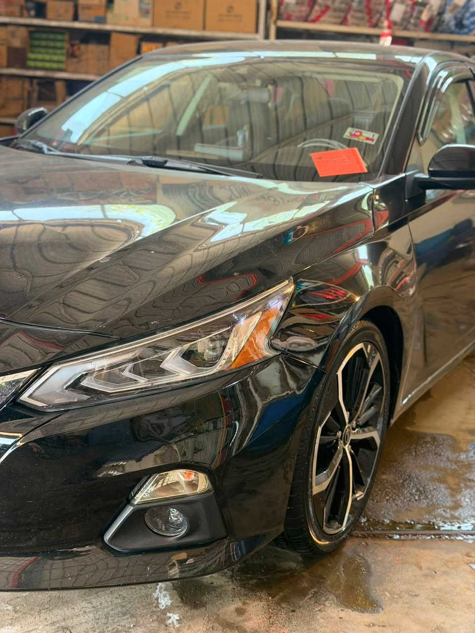 🚗 للبيع | نيسان ألتيما SVموديل 2020 - وارد أمريكي 🚗
📍 الموقع: ديالى - بعقوبة

✅ اللون: أسود
✅ فئة SV
✅ فتحة سقف
✅ مقاعد جلد كهربائية
✅ تشغيل بصمة + تشغيل عن بُعد
✅ شاشة أصلية + Apple CarPlay
✅ كاميرا خلفية
✅ ويلات SR مع تايرات جديدة (مركبات قبل أسبوع فقط)

الصيانة الحديثة:

* تبديل زيت المكينة مع الفلاتر
* تبديل زيت الكير
* تبديل البلكات والمجاول
* فحص وصيانة الكهرباء بالكامل

الإضافات:

* ناصية
* إنجكتورات بيضاء
* ما عليها أي ملاحظات وتحتاج فقط صاحب نصيب.

الحادث:

* وارد أمريكا، الضرر كان قطعتين كلير فقط، والجام والهيكل (البنيد) بحالة جيدة.

💰 السعر المطلوب: 125$

📞 للاستفسار:
***********
***********

