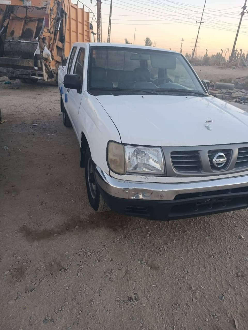 سلام وعليكم سياره نيسان مزاد ديالى سياره كلش نظيفه بلاديه فول تبريد ويه سويج 2003  والمعامله الرقم كامله ***********

