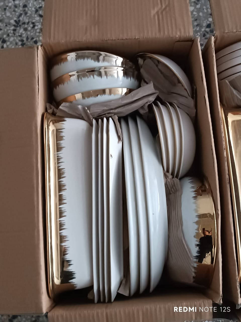 فتح وجبه جديدة الذهبي الشعاعي 
كارتون الكبير 50*30*30 
طابقين خشن وناعم 
عنوان صلاح الدين / قضاء الدور _حي المعهد مقابل جامع الصحابة 
متوفر توصيل لكل المحافظات والاقضيه  
للحجز مراسلة الخاص او واتساب ***********
