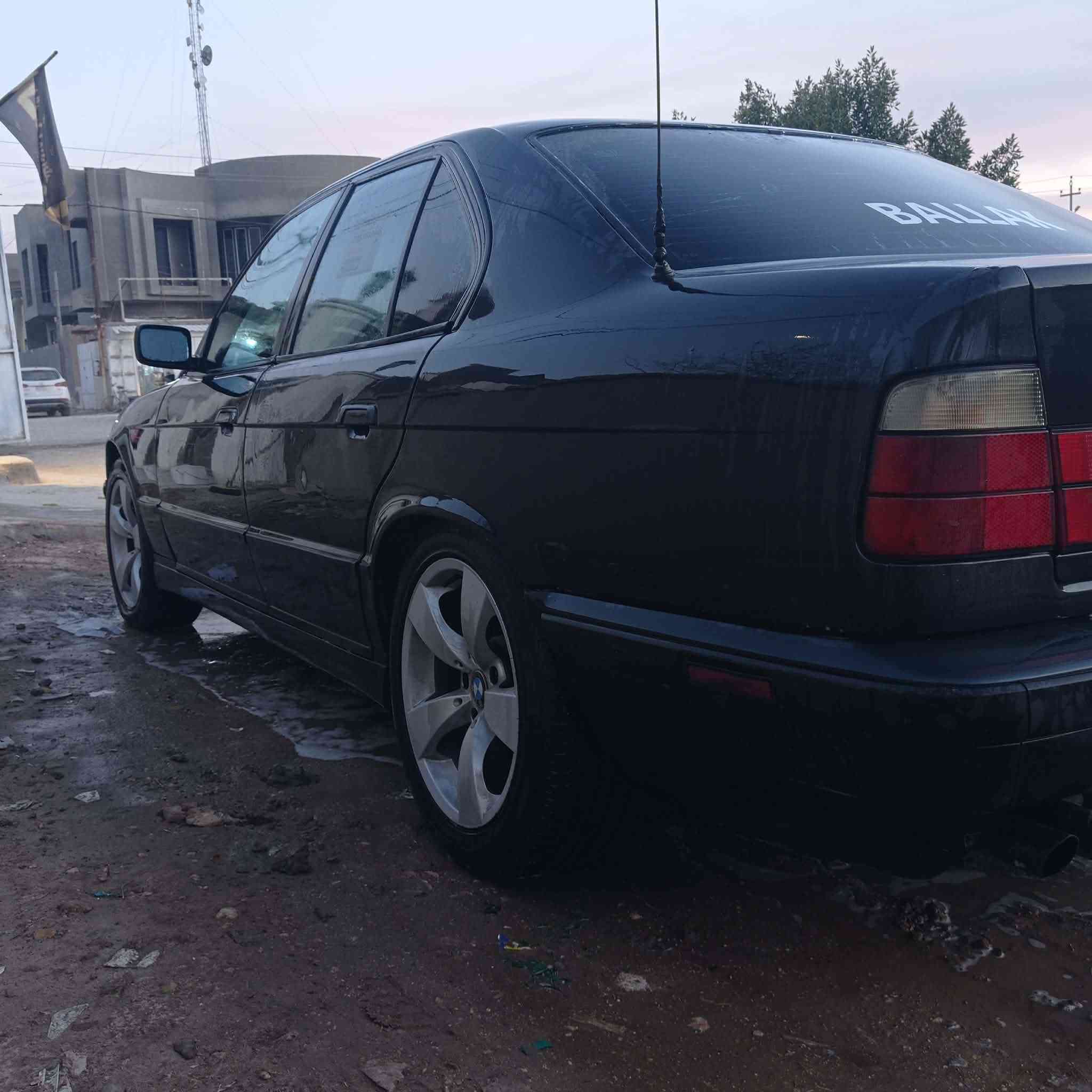 سلام عليكم بيئم دبليو للبيع موديل 93 السياره ما بيه اي نقص ماعده كمبريسر السعر 55 وبيه مجال / العنوان 
بابل 
رقم الموبايل 
***********
