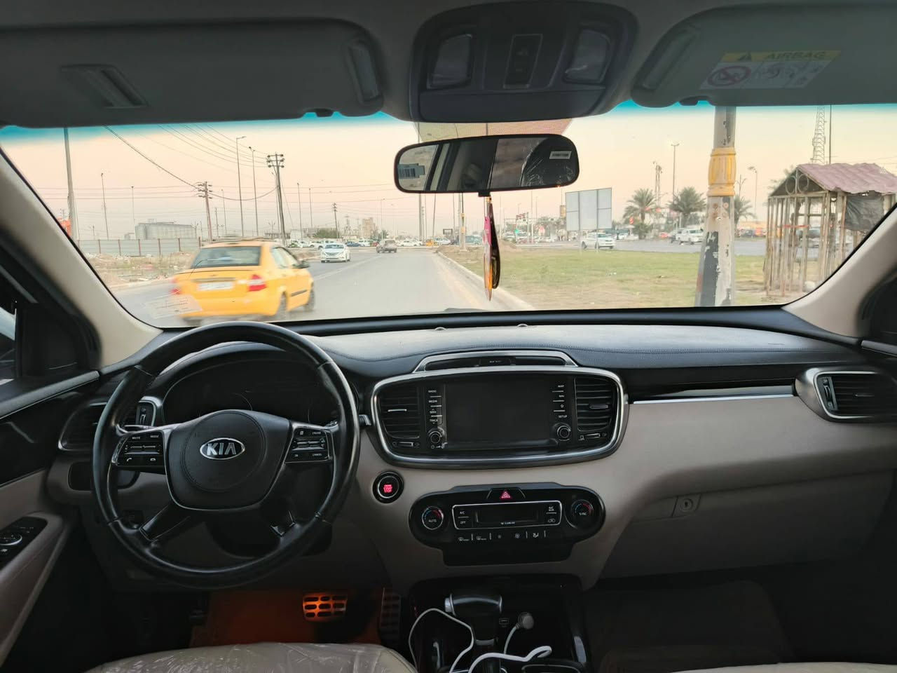 السلام عليكم سياره نوع سورنتو خليجي موديل 2020فول موصفات عده البنراما سياره سته اسلندر سبعه راكب 3قطع تبريد مري شفط جنطه كهربائي  كامره حساسات  شاشه كبيره كشنات جلد السياره كفاله عامه بيها بارد شبر جاملغ خلفي والباقي كفاله عامه  السياره جديده ماشيه 50 كير مكينه حداديه تبريد كفاله عامه تخم تاير  اسبير مانزل مال السياره العنون كربلاء السعر 248 رقم الهاتف ***********
