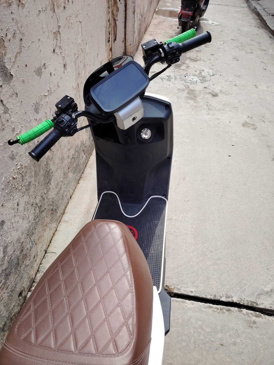 السلام عليكم ورحمة الله وبركاته
🏍️ماطور 318 هودهود جيل السادس 2026✨
لون ابيض🤍
6بطاريات دبل 30امبير 🔋
اربع كير ويوجده به بك 
قوه الملف 2000نحاس اصلي 🔥
بيه بلوتوث 😍🔊
الكهربابات شاغله فول 

يوجود مع الماطور صندوك خلفي
يوجد نسخه للمفتاح وكارت وبصمه 🔑
الماطور فول مواصفات والمعروف لا يعرف 🌡️🥇
السعر خاص
للاستفسار راسلني خاص 😌


**إذا كنت صاحب هذا الإعلان وتريد حذفه لأي سبب، رجاءا أرسل رسالة إلى الدعم الفني**