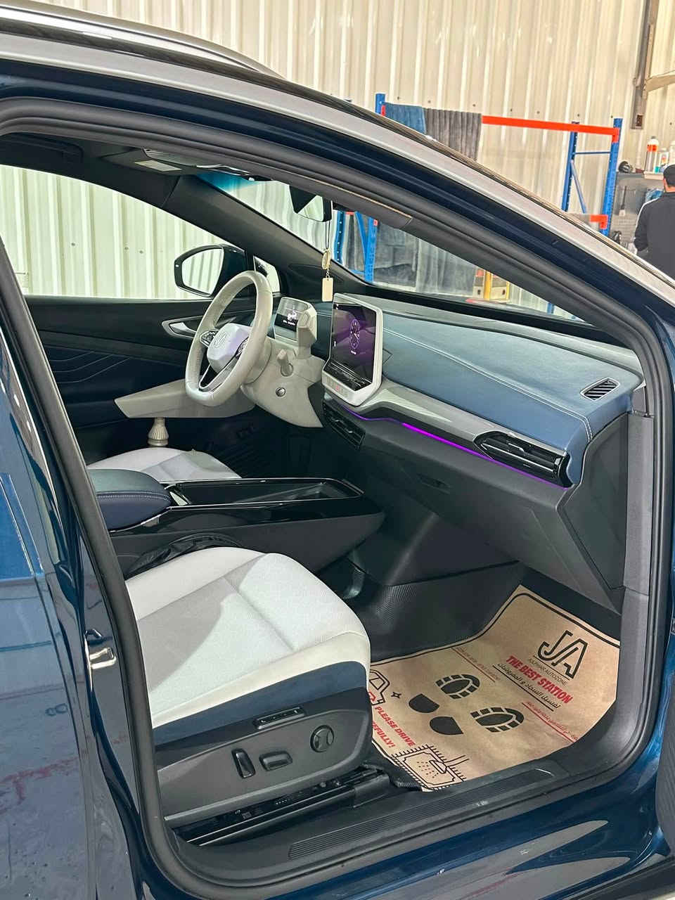 Volkswagen
‏ID4 pro s 2023
السلام وعليكم للبيع او مراوس
كهرباء بلكامل فور ويل ممشى  شحنة الوحدة 550 كيلو 
بطاريه حجم كبير
سياره وارد امريكي ضربه جاملغ أيمن وراجع بارد تبديل فقط دعامية بدون صبغ
 ماشية 40,000 كيلو بأسمي
مواصفات
رادار كامرات 360 تحكم ستيرت تدفئة كشنات وستيرن مع مساج مقاعد اوتو ستوب امامي خلفي حساسات انارة متغيره الالوان داخل السياره ، بانوراما ،  داخل لون مميز 
نقطة عمياء ، تحديد مسار وباقي هواي مواصفات الالماني .
ملاحضة/ داخل العراق تعرضت لضربه دراجه صار بارد شي بسيط الباب الايمن موجوده صوره الضربة 
السعر نهائي 17,500$
📍 بغداد حي الجامعة
***********
