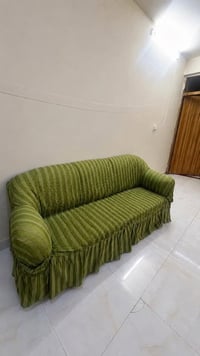 عندي تخم كامل مستعمل سعره 100 وبي مجال الشراي يخابر او يراسل 077497174...