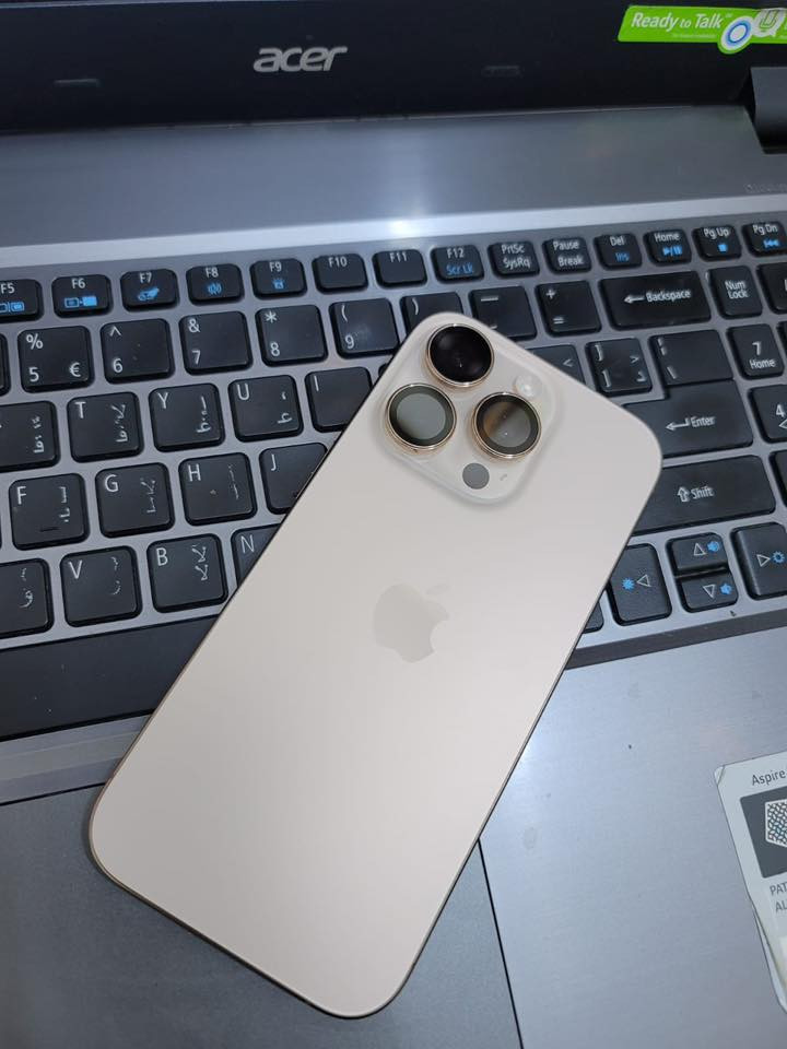 مليون و٣٠٠ وبي مجال      16 برو     ذاكرة 256  نظيف جداً ملحقات كارتونه          ***********
