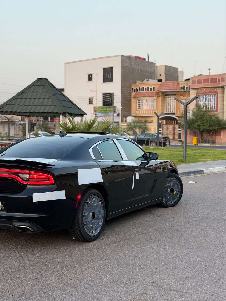 السلام عليكم ورحمة الله 
دوج جارجر خليجي 2018 sxt بلص كفالة عامة ١/١
فول مواصفات للاخير 
السيارة صارلها يومين من اشتريتها من اربيل  واليوم وصلت بناقلة من شركة اقليم كردستان 
سبب البيع واكع بظرف صحي بعيد الشر عنكم 
السيارة بعدها حتى بلاينونها من اربيل 
السيارة خليجي مواصفات الفول كلش 6 سلندر السيارة مكينة كفالة وكير كفالة وبدي كفاله عدا بارد بالداير الخلفي فقط  
السيارة رادار جوانب  لد امامي وضبابي لد خلفي حساس خلفي  رقم شمالي جديد سنوية لغاية ٢٠٣١ تريد تحويل او وكالة  
السيارة فتحة وخزن ماموري كشن كهرباء كشن تبريد وتدفئة كلاصات تبريد وتدفئة شاشة جبيرة   كشن لونين بيجي واسود مع الابواب 
تبريد خلفي. السيارة فول مواصفات للاخير   شنو الي بالك بيها 
السيارة الله يشهد علي ماخذها ٢٣٧ مع النقل 
هسة رايدها ب ٢٢٨ وبيها مجال
مكاني بصرة قبلة  
رقم الهاتف *********** البصرة, العراق
