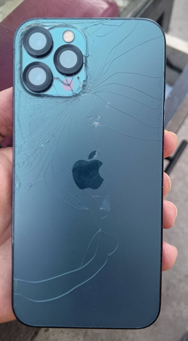 السلام عليكم
للبيع إيفون 12برو ماكس بلاد ما مفتوح 
فقط ظهر مفطور 
ذاكره 128 
بطارية 77 
شرق اوسط 
إيفون 13 برو ماكس مبدل فقط شاشة أصلية 
ذاكره 512
بطارية 77
مكان ديالى بعقوبة 
السعر خاص


**إذا كنت صاحب هذا الإعلان وتريد حذفه لأي سبب، رجاءا أرسل رسالة إلى الدعم الفني**