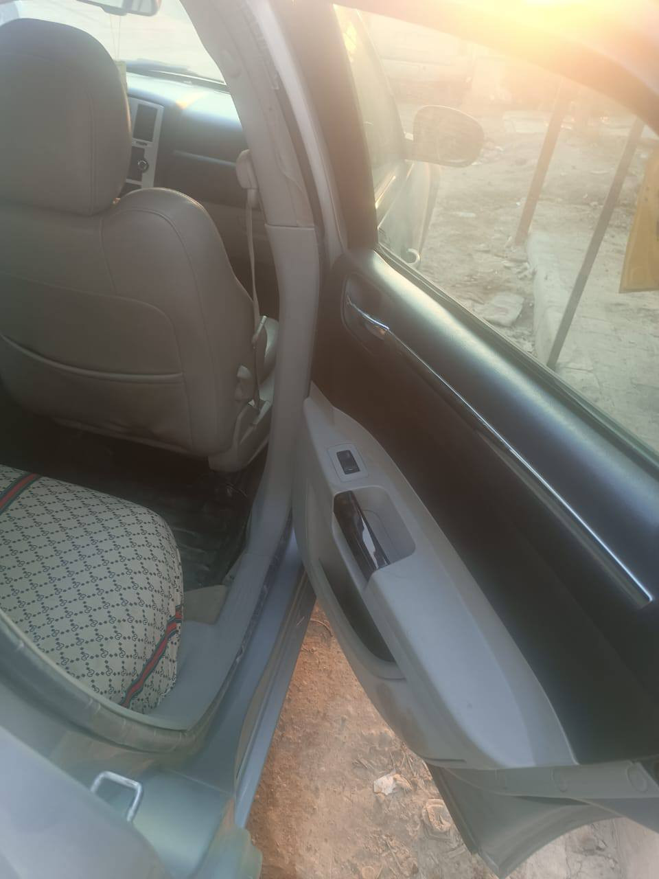 اوباما بدون كص مصبوغه عام موديل 2010 فول مواصفات رقم وسنويه طبق الاصل مكان ميسان السعر 55 رقم الموبايل ***********
