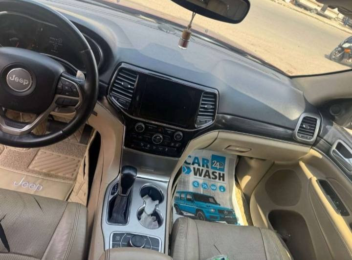 جيب شيروكي لمتدد بلاص 2019
السعر 245ورقه بس والمواصفات جوة بلصور


**إذا كنت صاحب هذا الإعلان وتريد حذفه لأي سبب، رجاءا أرسل رسالة إلى الدعم الفني**
