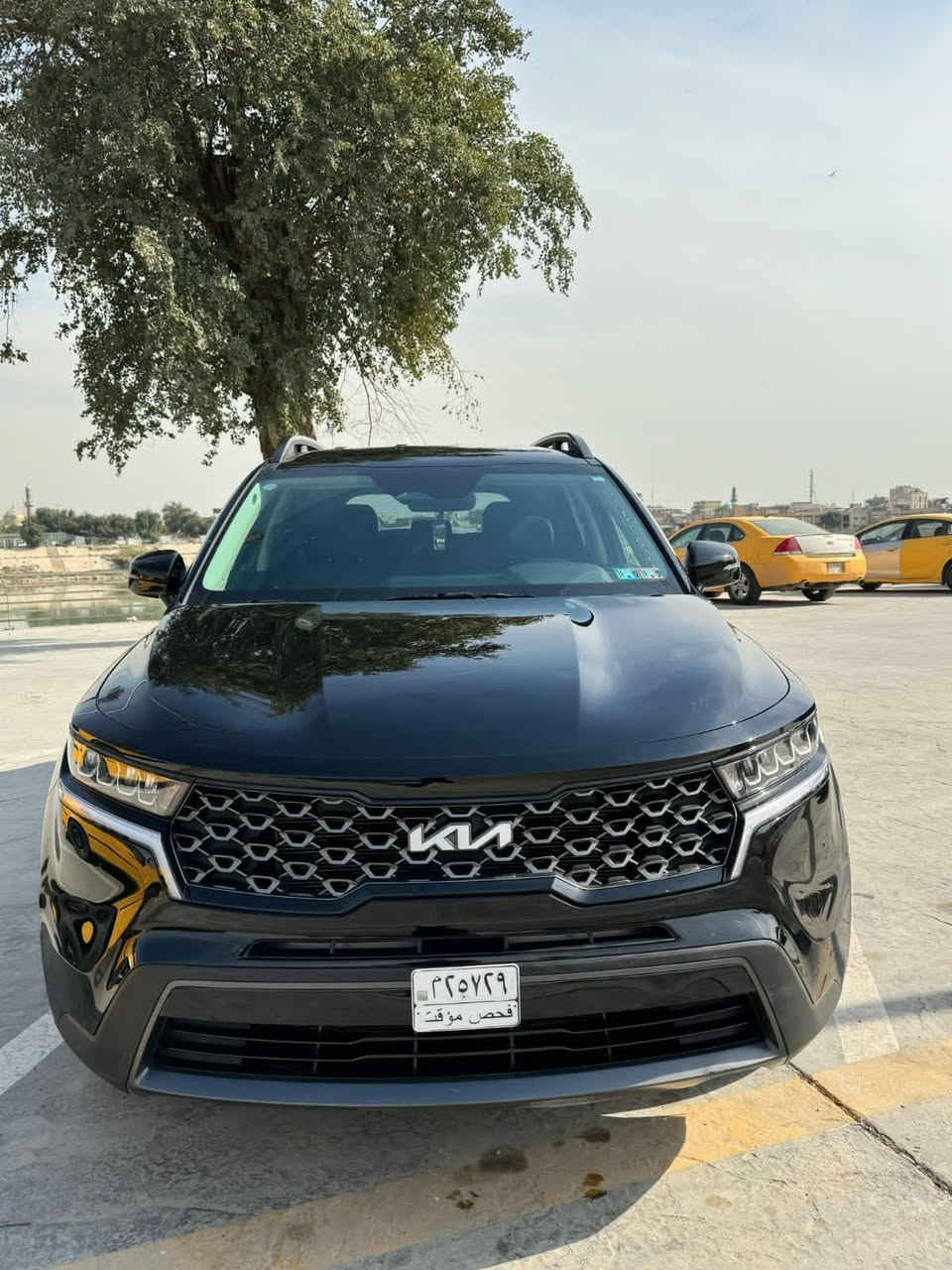 السلام عليكم
مرقم جاهز (رقم بغداد )
كيا سورينتو X-Line 2023 دخول 
٧ راكب  ماشية ١١ كم
محرك ٤ سلندر ٢٥٠٠
بصمة تشغيل عن بعد 
داخل جلد  حساسات  أمامي  خلفي
شحن واير ليس 
اشاير بالمري 
شاشة  كبيرة لمس 
تبريد  قطعتين 
داخل جلد 
تدفئة كشنات 
نظام حفظ المسار  وبعد هواي مواصفات 
صور الحادث موجودة بالمنشور 
السعر  245
موبايل .***********  ابو طيبة / الكاظمية
