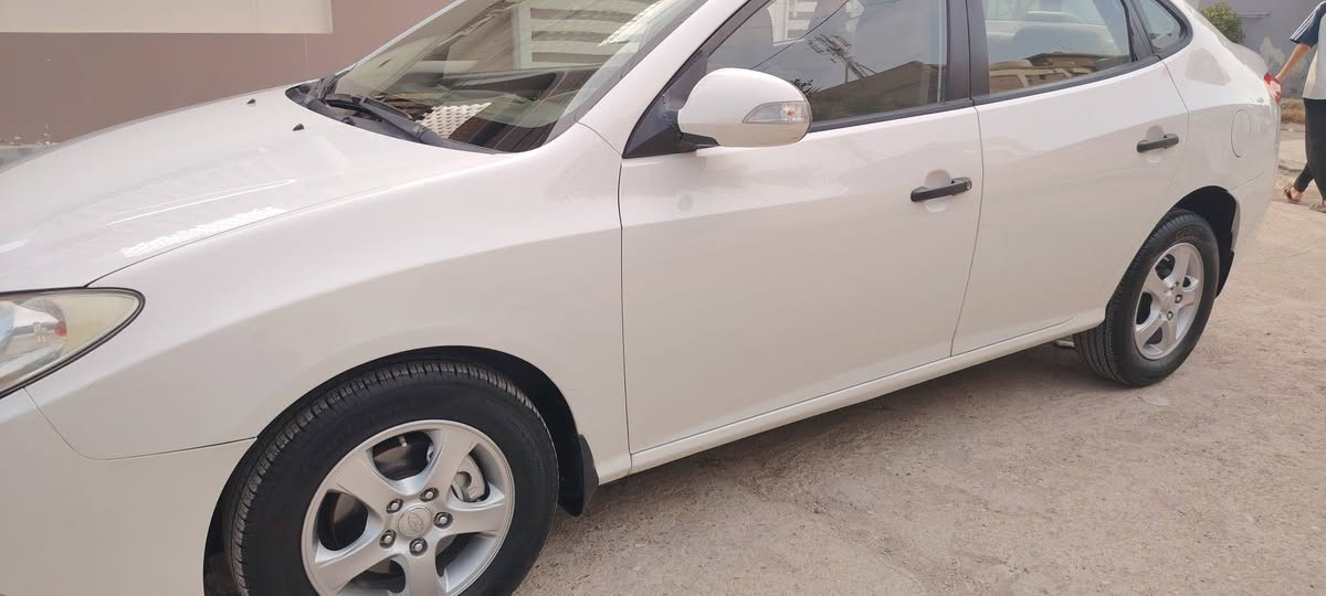 السلام عليكم 
النترا موديل 2011 خليجي محرك 1600 دكشن عالي رقم بغداد بسمي محرك كير بلادي تبريد  فتحه تخم تاير جديد صدر جديد تبريد تدفه كلها تمام 

سونار موضح مع الصور
السعر ١١٢
***********
