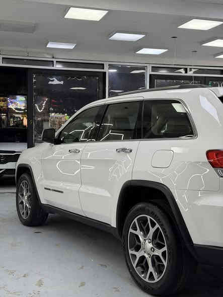 جيب كراند شيروكي لمتد بلاص ٣ شاشات 
خليجي ٢٠١٩   
مكفولة ماعدا بالباب الخلفي بيها صبغ قليل وتكحيلات الدعاميات ملاحظات بسيطة
ماشية ١٠٠،٠٠٠ كيلو متر نظيفة جدا سعرها ٢٩،٠٠٠$ مكانها بغداد حي الخضراء 
للاستفسار الاتصال 
***********
***********
