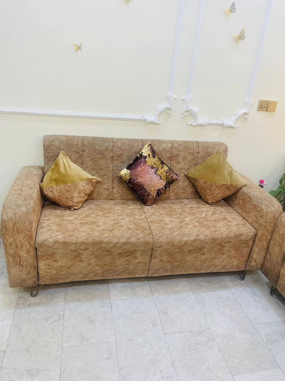تخم عراقي نظيف جدا 8 مقاعد مع طبلة كبيرة و3 صغار السعر المطلوب 250 المنطقة حي العامل ***********
