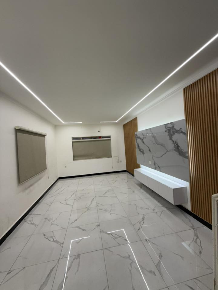 🔱دار للايـجـار في الجادرية 🔱

عنوان العقار 📍 الجادريه خلف مركز باربي 

♦️المساحة  140 مـتـر

-  يتكون الدار من طابقين :
 
 كراج  وصالات و  غرف النوم عدد 2   

ومجموعة صحيات ✔️

ــــــــــــــــــــــــــــــــــــــــــــــــــــــــــ
الـمـهـنـدس عــمـر الــزيــدي
 
***********

***********

‎‏‎((شركة دار السلطان للعقار حيثٌ تَلتَقي الرُوٌية ,بلتَمَيٌز ))

❗️❗️ نسـتـقـبل العروض البيع الشراء والايجار ❗️❗️

بيع - شراء - ايجار - ادارة امـلاك - مقاولات عامة

‎‏‎📊كل ماعليك الاتصال أو المراسلة على الصفحة *ʲᵒⁱⁿ ᵘˢ*

‎‏‎الفرع الاول /عرصات الهندية مجاور فندق بلوم 

‎‏‎ الفرع الثاني /الـسـيـديــة الضباط مقابل افران الرباط

‎‏‎‏‎زبائننا الكرام بِكُم نَرتقي ونَتشرف بزيارتِكم ونَفتخر بخِدمتِكم ❤
