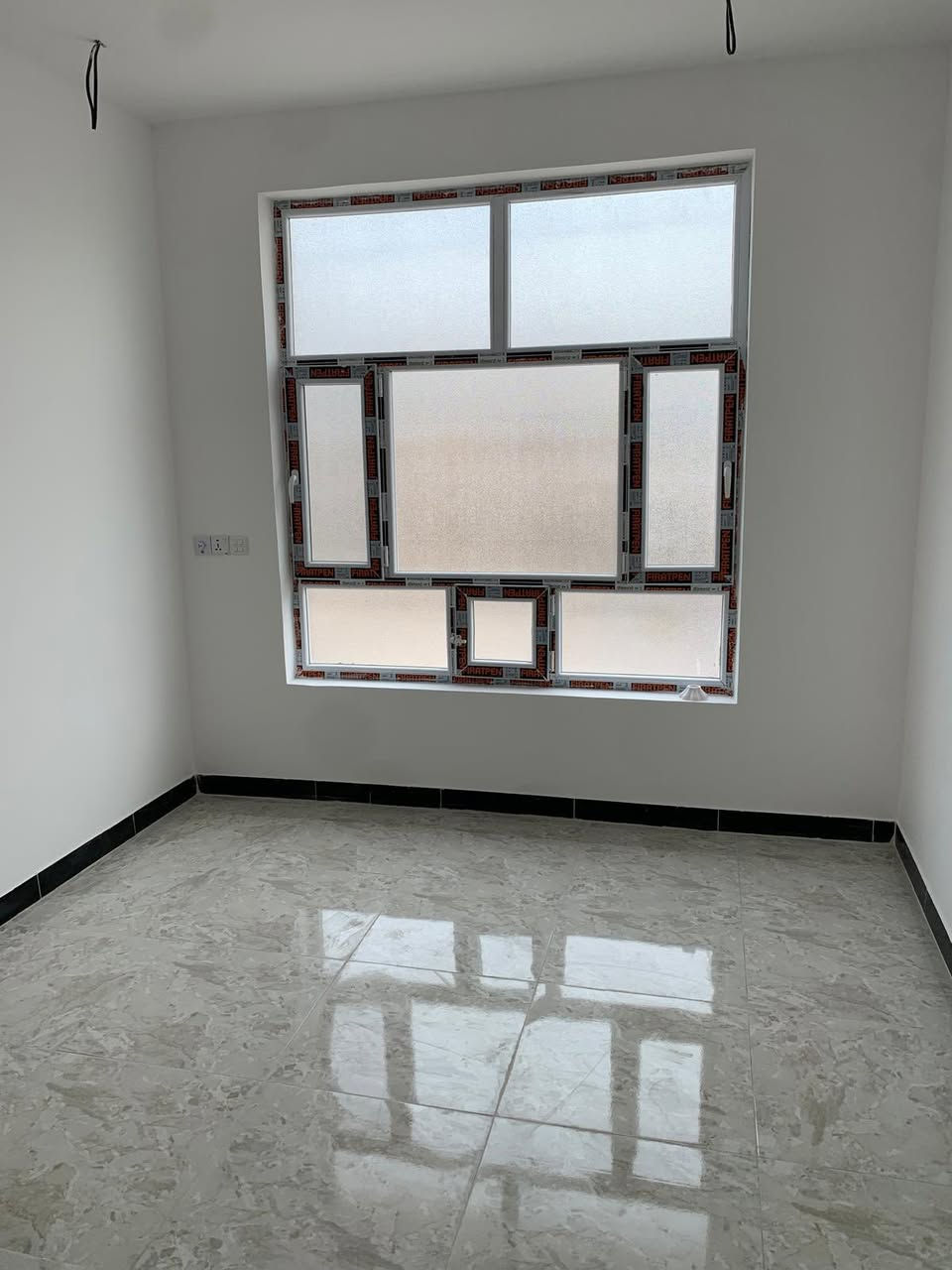 مشتمل طابق ثاني للإيجار الموقع شارع اسواق النفله مجاور مول زيتون يتكون من غرفتين ومطبخ وصحيات يحتوي على خزان ماء وگيزر وماطور ماء البناء حديث 
***********
