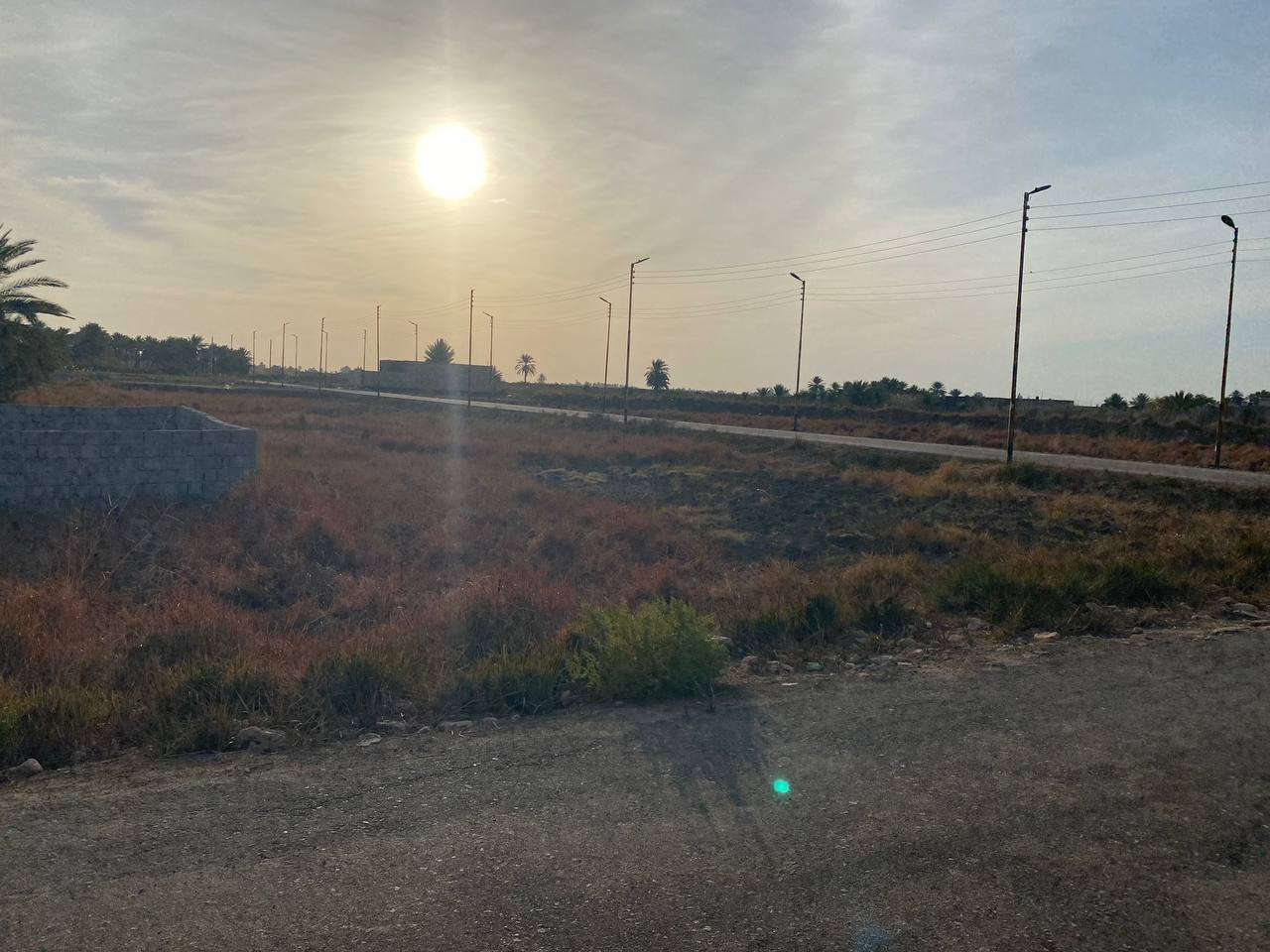 قـطعه ارض للبيع
المساحه 400...متر 
تريد 300متر عادي ابيعلكك 
ركـن ع شارعين كبال هور جبور
مجمـع الصادق 
تبعد عن شارع العالم 100متر
‏‪0781 508 3576‬‏
